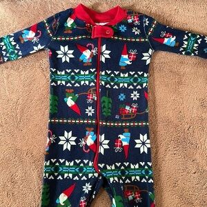Hanna Andersson Christmas gnome pajamas. Size 6-12 months.